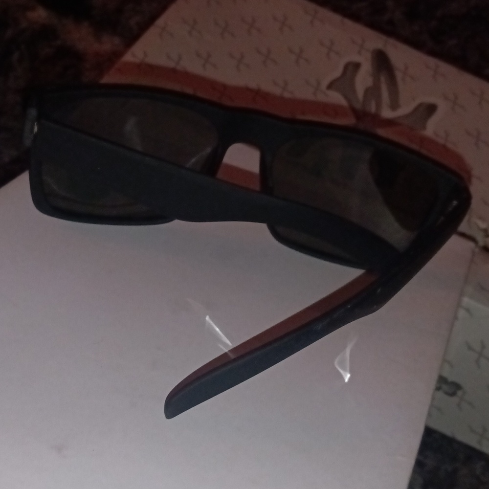 Sun glasses - Picture 2 of 2